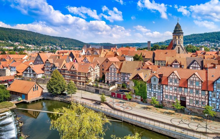 Thị trấn cổ Niedersachsen Đức với kiến trúc nhà gỗ ven sông